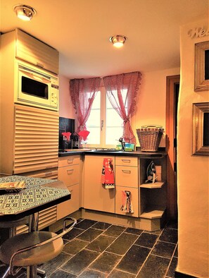 Fridge, microwave, stovetop, coffee/tea maker