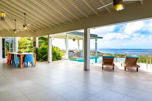 Outdoor dining - This well- equipped house is especially for couples who love calm and luxury! (Kralendijk)