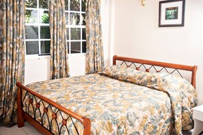 2 عدّة غرف نوم ومكواة/لوح كي وخدمة الإنترنت وملاءات أسرّة