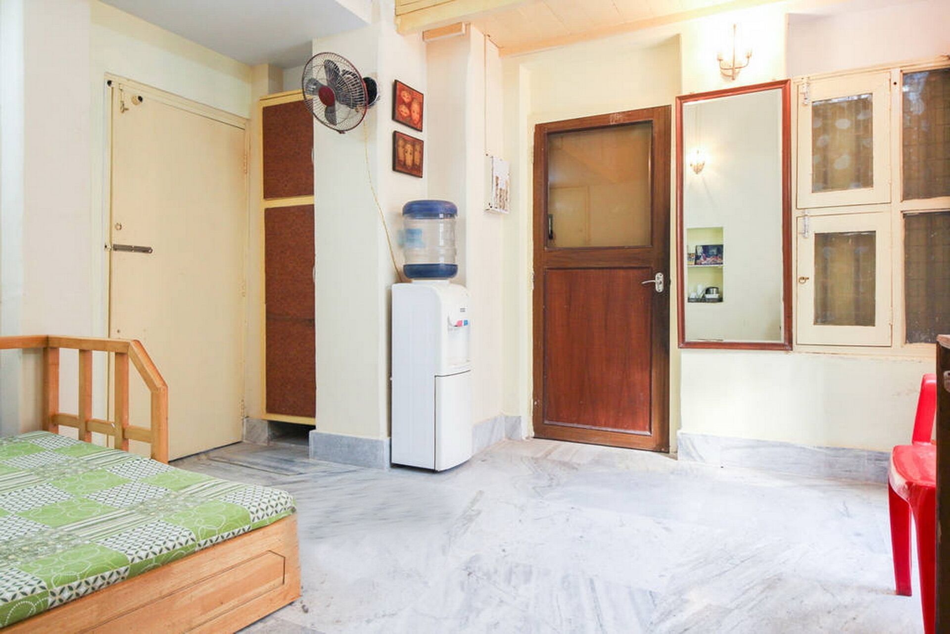 Spacious, Incredible Amenities, Superb Location, Safe / Posh Neighbourhood