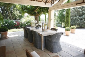 Outdoor dining