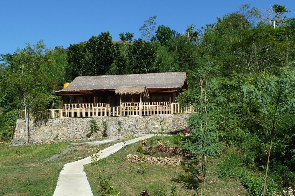 Magic Valley Villa / Guest House