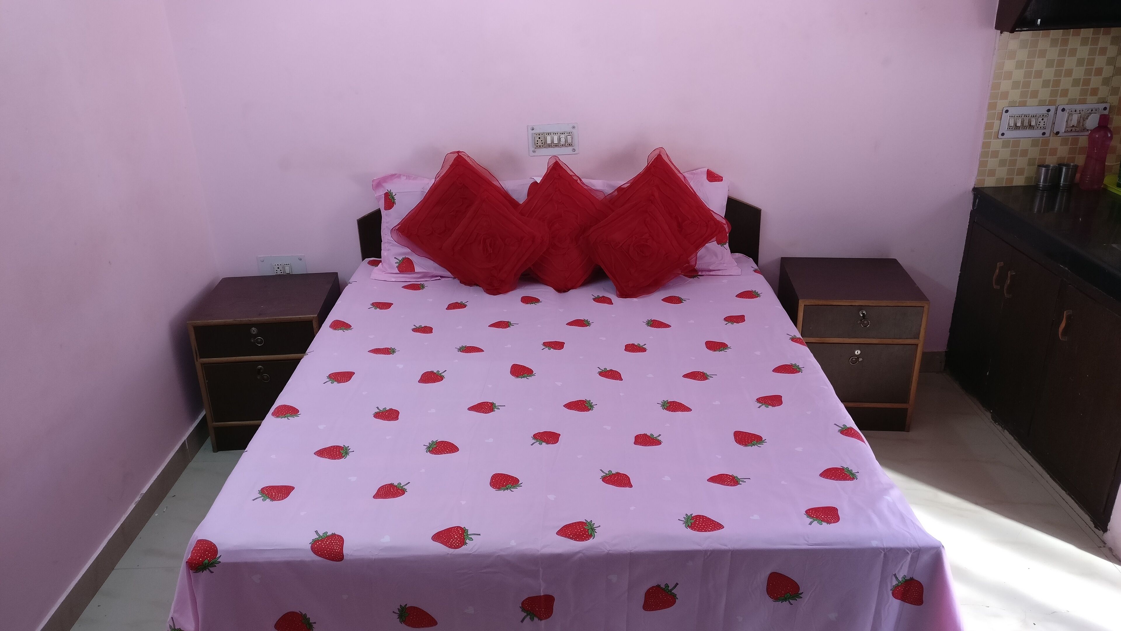 Arora House 1RK Peaceful Environment Near Cyber City and Metro Station