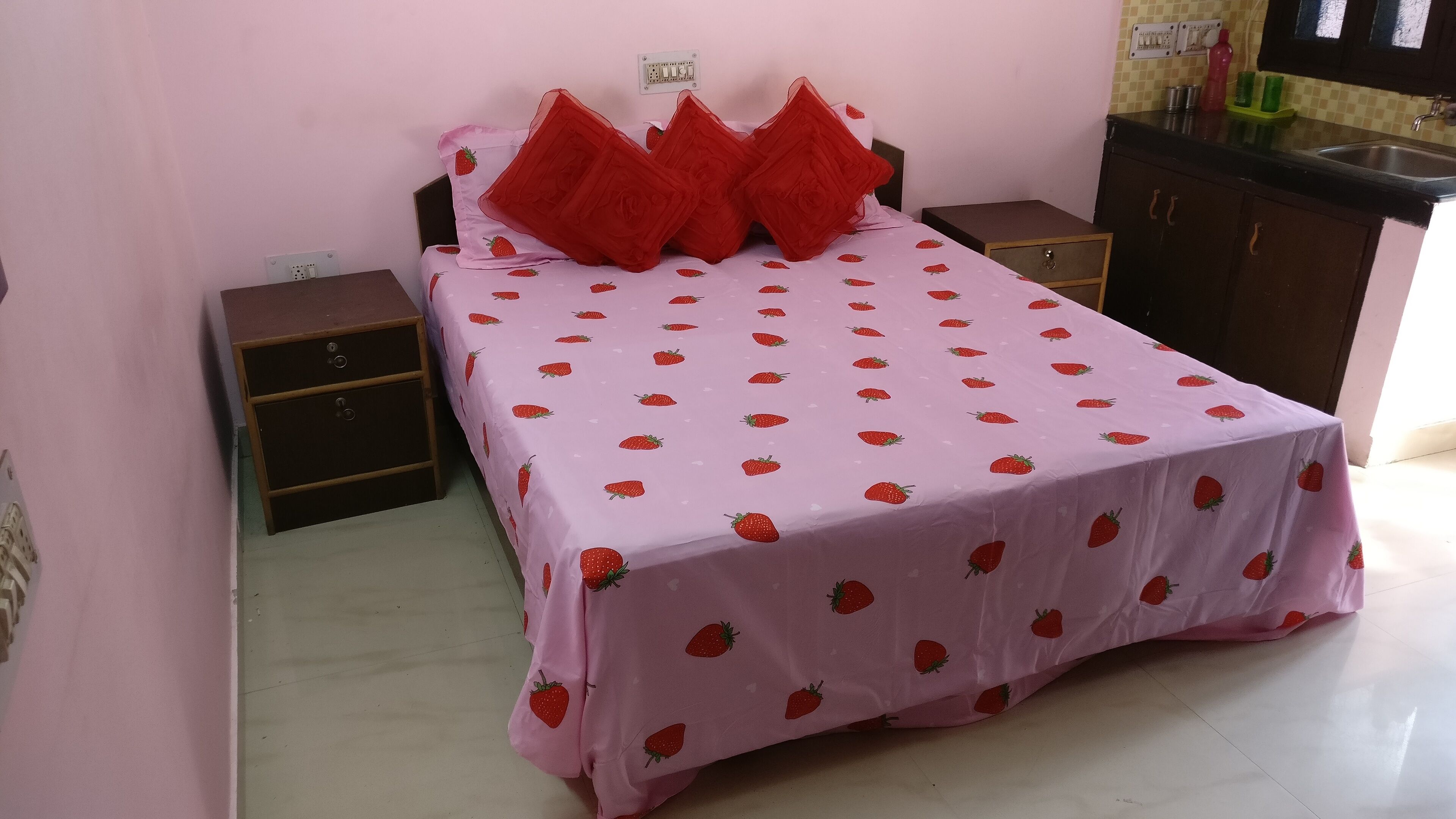 Arora House 1RK Peaceful Environment Near Cyber City and Metro Station