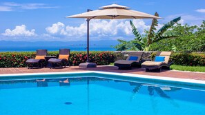 Pool - Beach front House, Stunning Views luxuryvillasmx (Conchas Chinas)