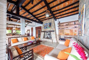 Interior - Beach front House, Stunning Views luxuryvillasmx (Conchas Chinas)