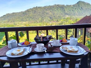 Outdoor dining - SIDEMAN Blissful BARONG VILLA - Room Yudistira (Sidemen)