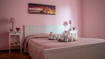 2 chambres, fer et planche Ă repasser, Wi-Fi, draps fournis