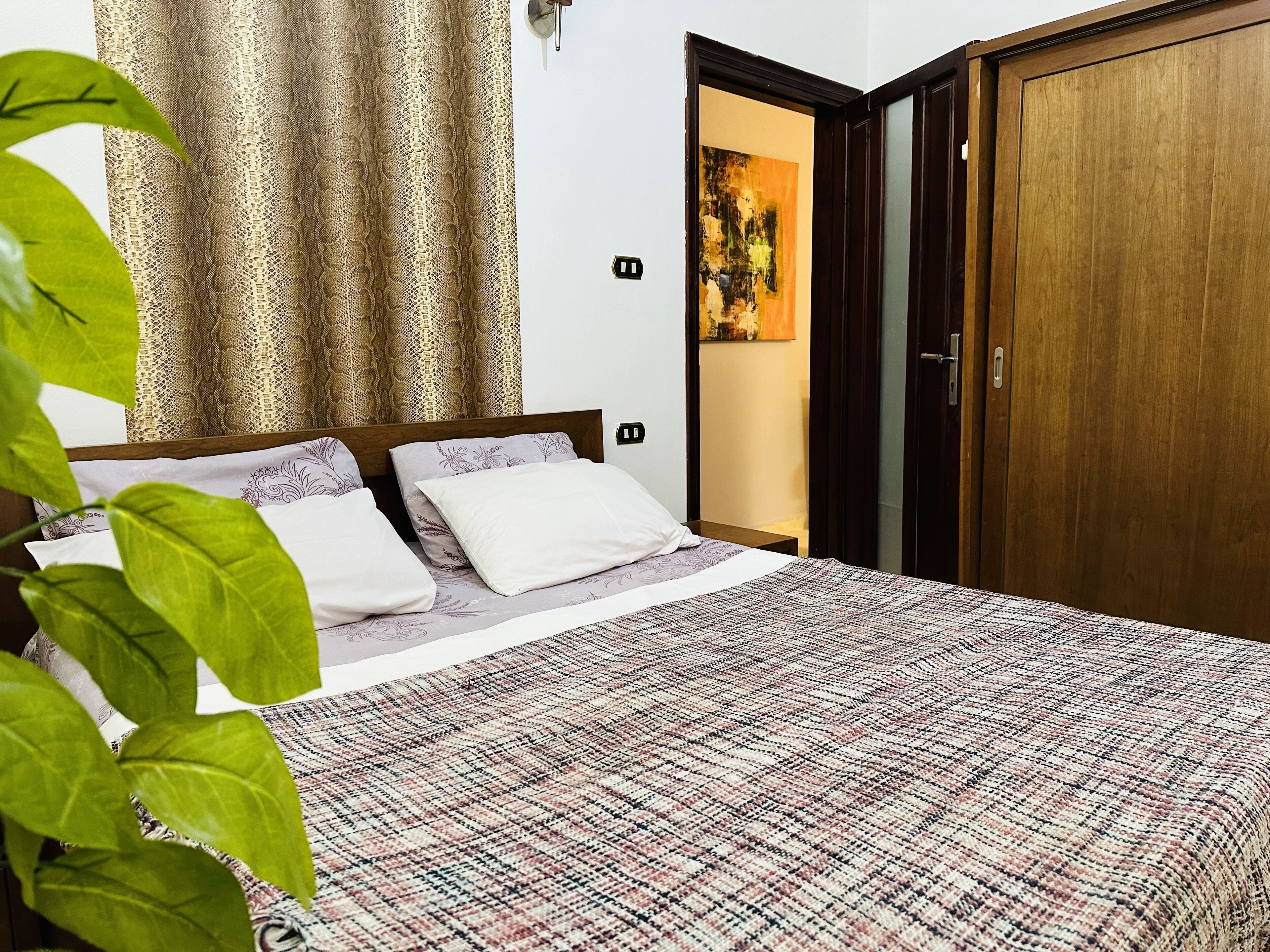 1 多间卧室、熨斗/熨衣板、WiFi、床单