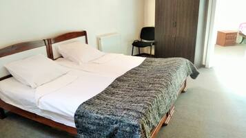 2 chambres, fer et planche à repasser, Wi-Fi gratuit, draps fournis
