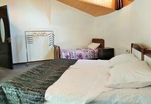 2 bedrooms, iron/ironing board, free WiFi, bed sheets