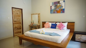 3 bedrooms, in-room safe, iron/ironing board, free WiFi