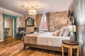 1 غرفة نوم وخزنة داخل الغرفة ومكواة/لوح كي وواي فاي