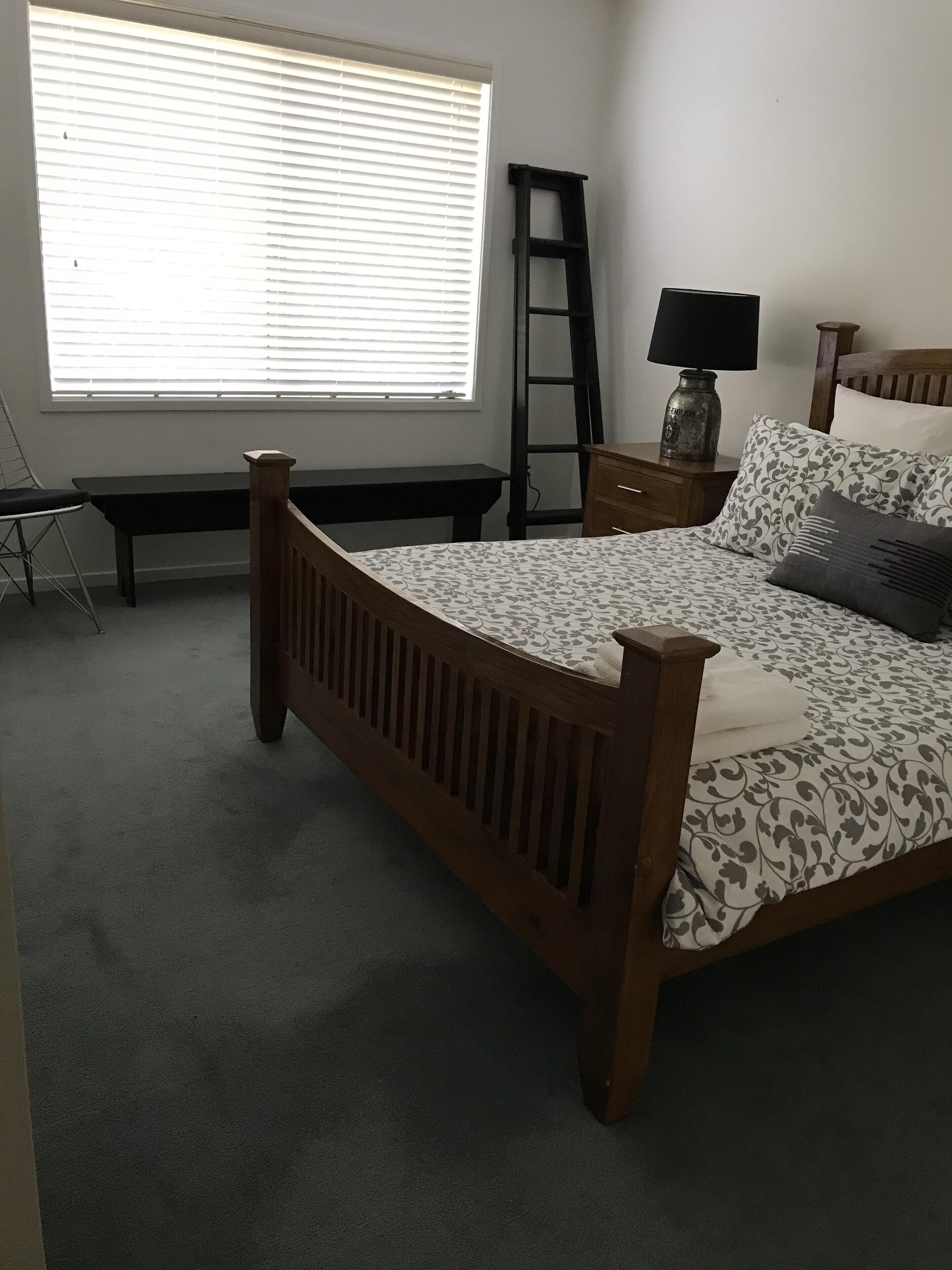 Queen 'Pewter' bedroom