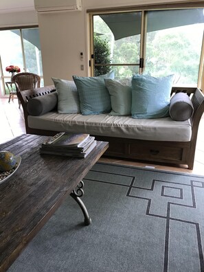 TV, fireplace, DVD player, table football - Secluded Country Home (Kangaroo Valley)