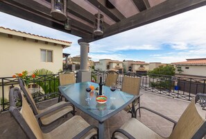 تناول الطعام بالخارج