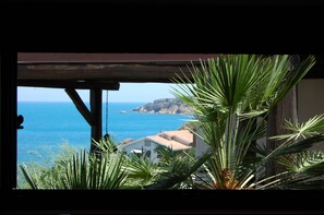 Interior - A Sicilian Heart, A Seafront Escape: Etna Retreat (BrucolI)