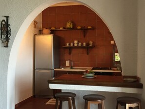 Fridge, microwave, oven, stovetop - A Sicilian Heart, A Seafront Escape: Etna Retreat (BrucolI)