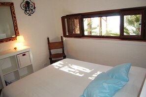 3 bedrooms, iron/ironing board, travel cot, free WiFi