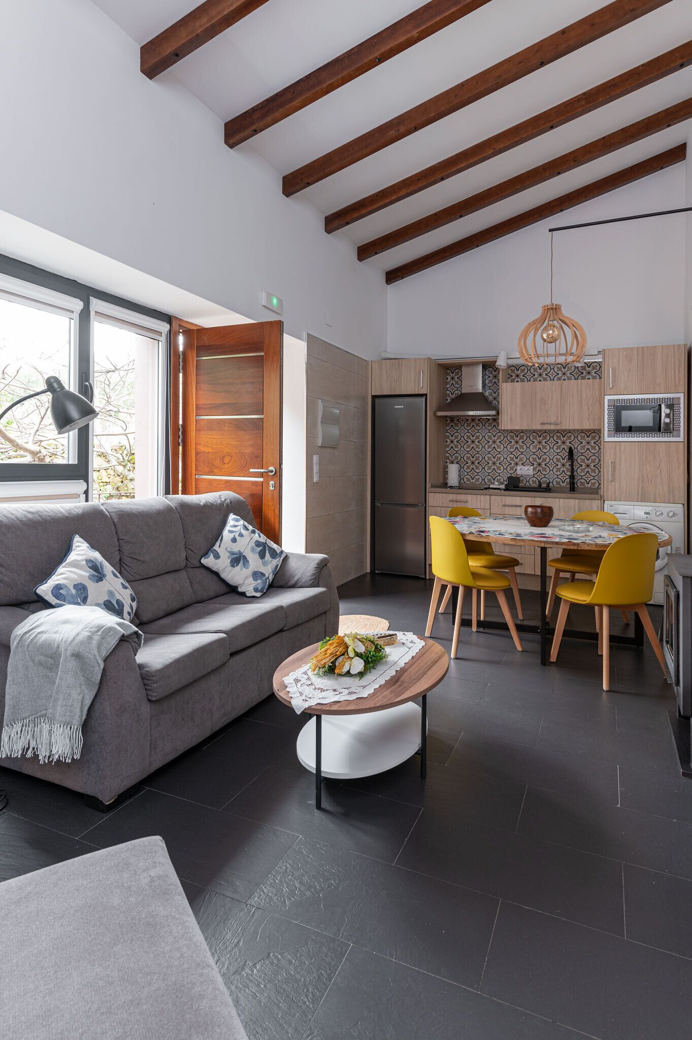 Smart-TV, Kamin, Drucker