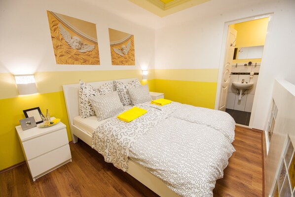 1 slaapkamer, een strijkplank/strijkijzer, gratis wifi, beddengoed