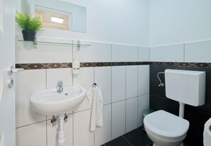 Bruser, hårtørrer, håndklæder, Sæbe