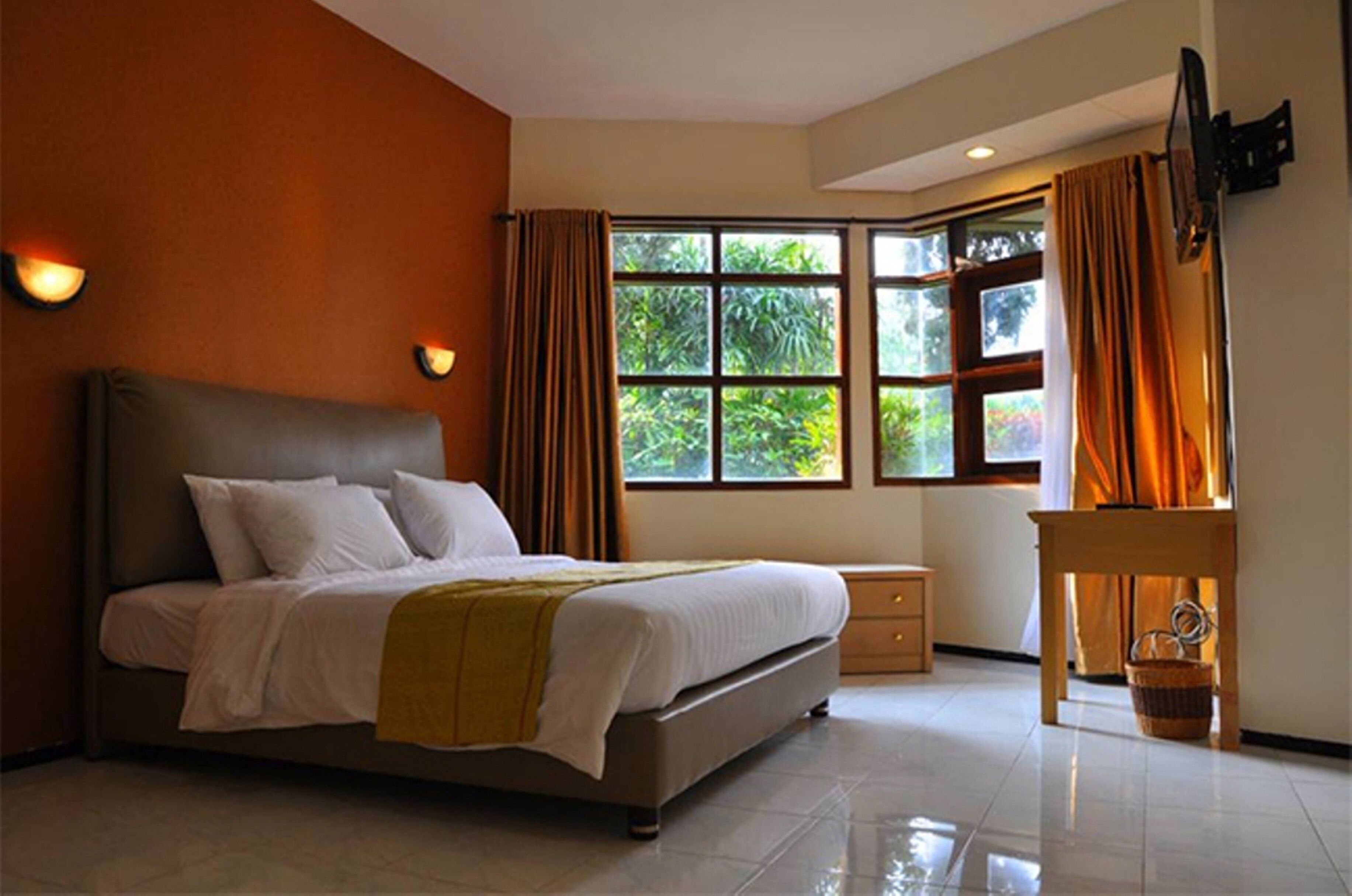 Villa Klub Bunga Resort 4 kamar By The Batu