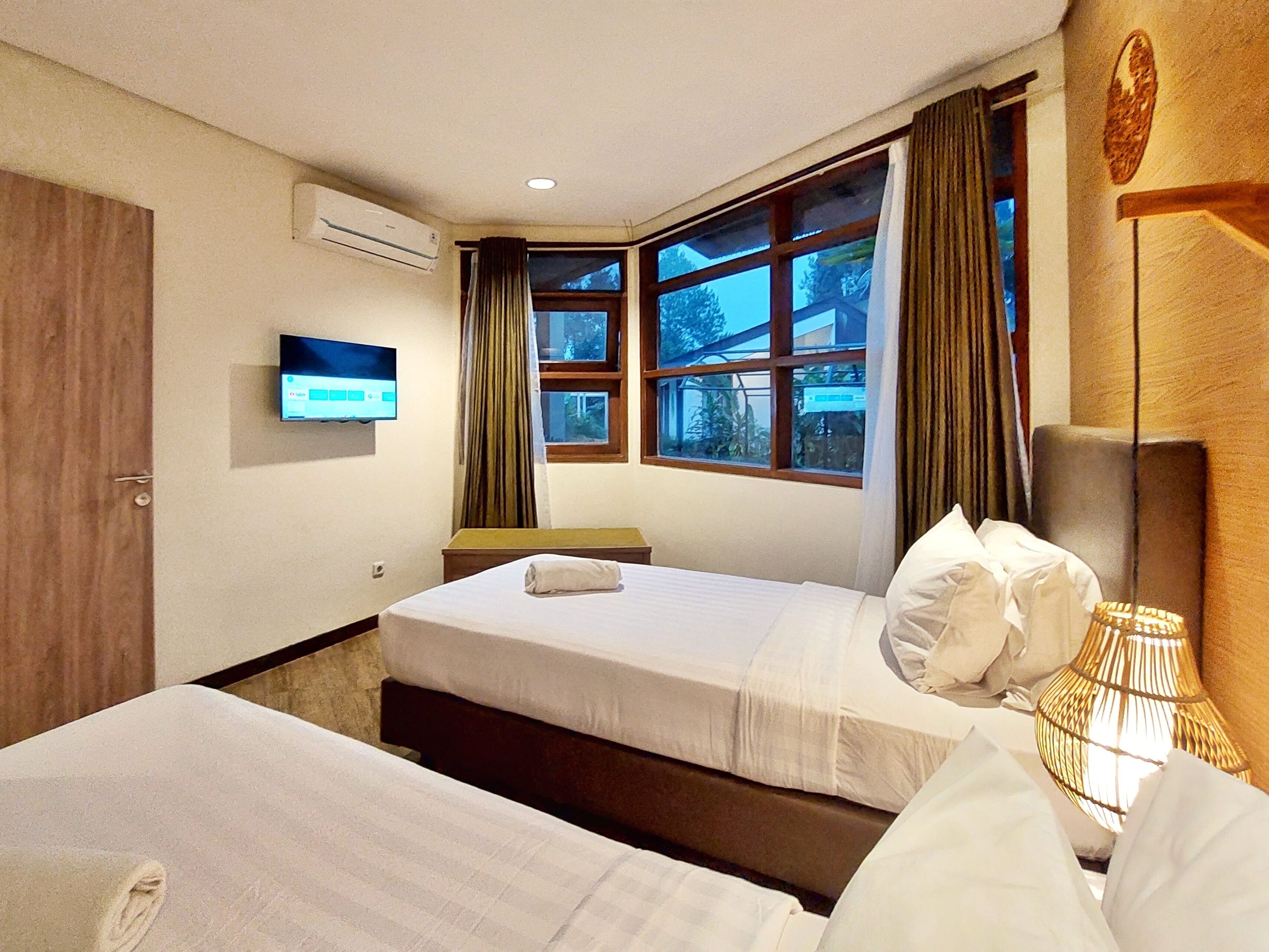 Villa Klub Bunga Resort 4 kamar By The Batu