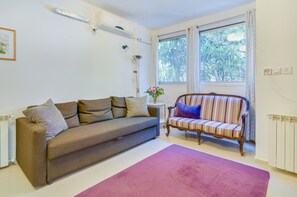 Living area - This first floor one bedroom apartment is a quiet retreat for busy tourists (Jerusalem)