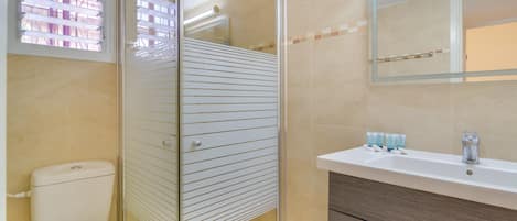 Dusche, Haartrockner, Handtücher