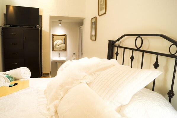 1 soverom, skrivebord, strykejern/-brett og wi-fi