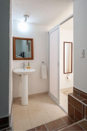 Hårføner, håndklær, såpe og sjampo