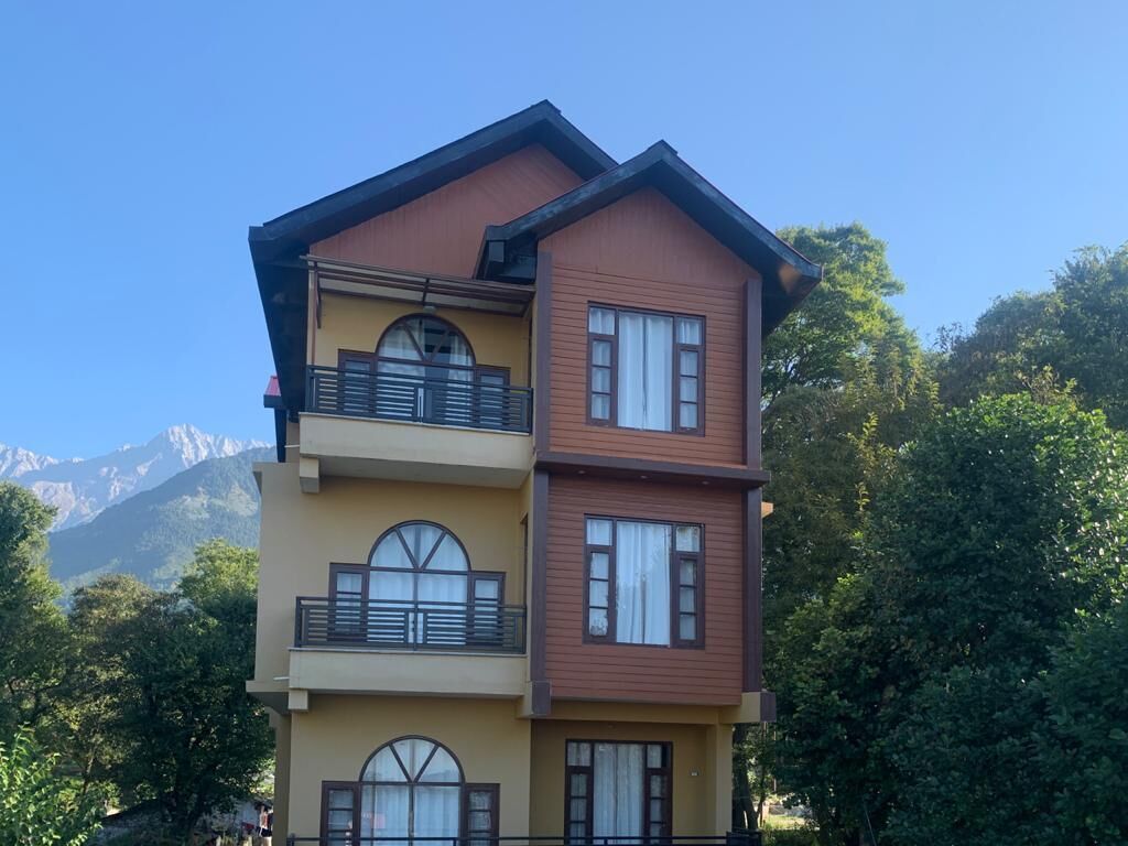 5 suites villa   for upto 18 pax