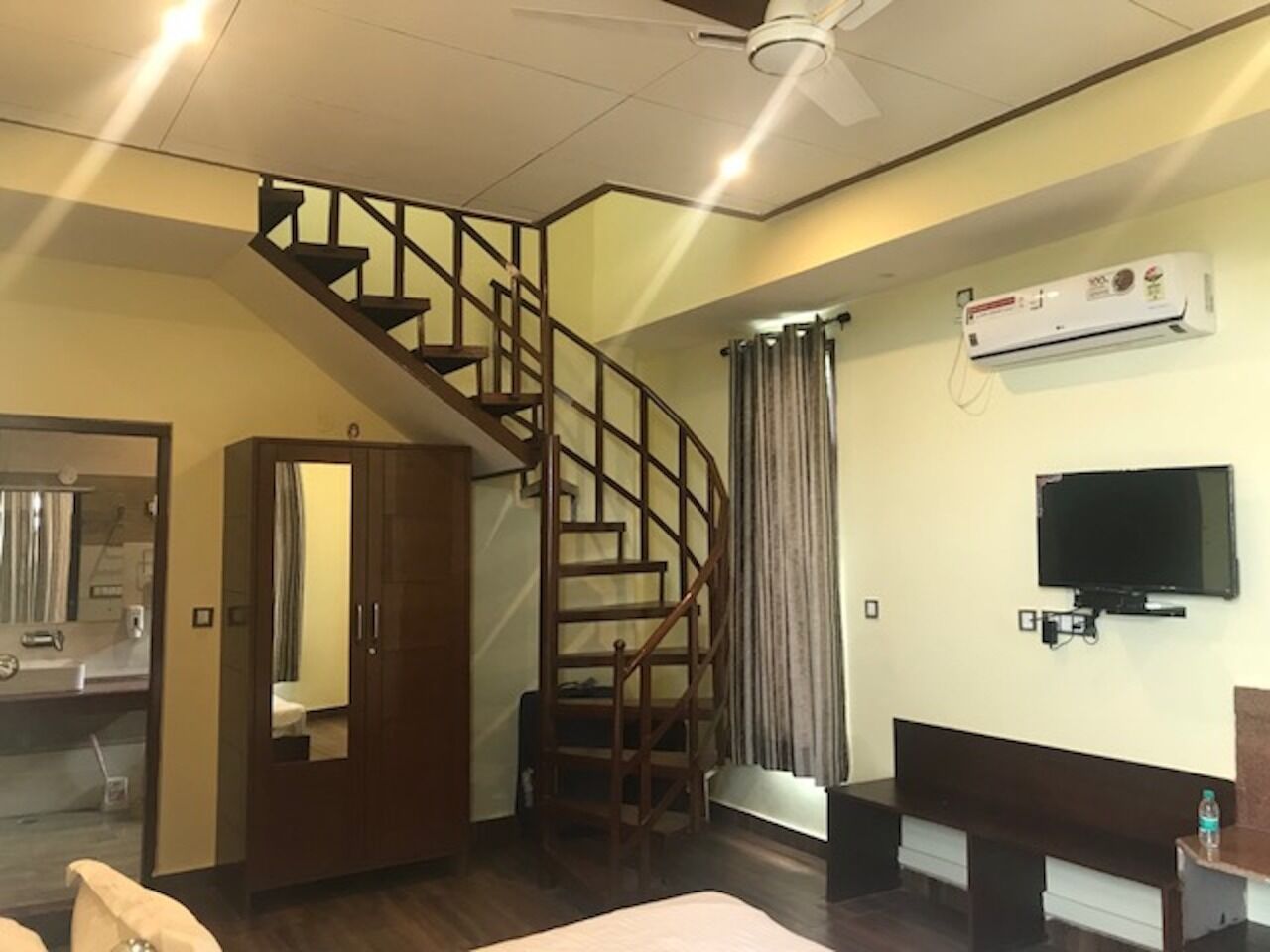 5 suites villa   for upto 18 pax