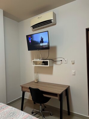 1 habitación, tabla de planchar con plancha, wifi gratis y ropa de cama 