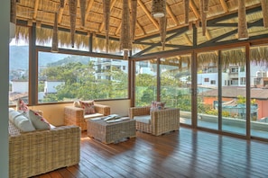 Smart TV - Nayri Life & Spa 1034 Apt one block on the beach in Romantic Zone PV (Emiliano Zapata)