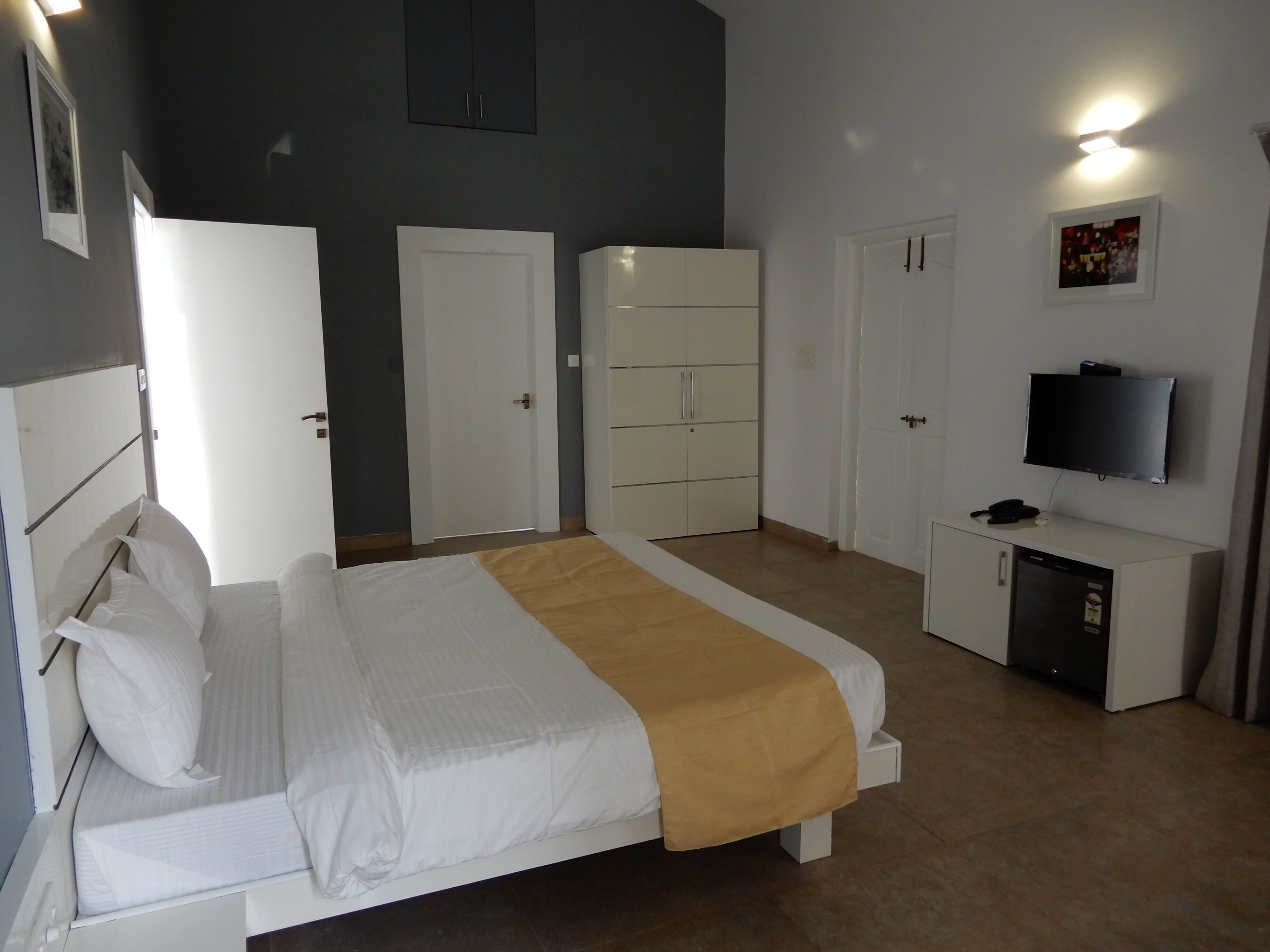 Luxury Five Bedroom Villa with Private Swimming Pool and Jacuzzi in Resort