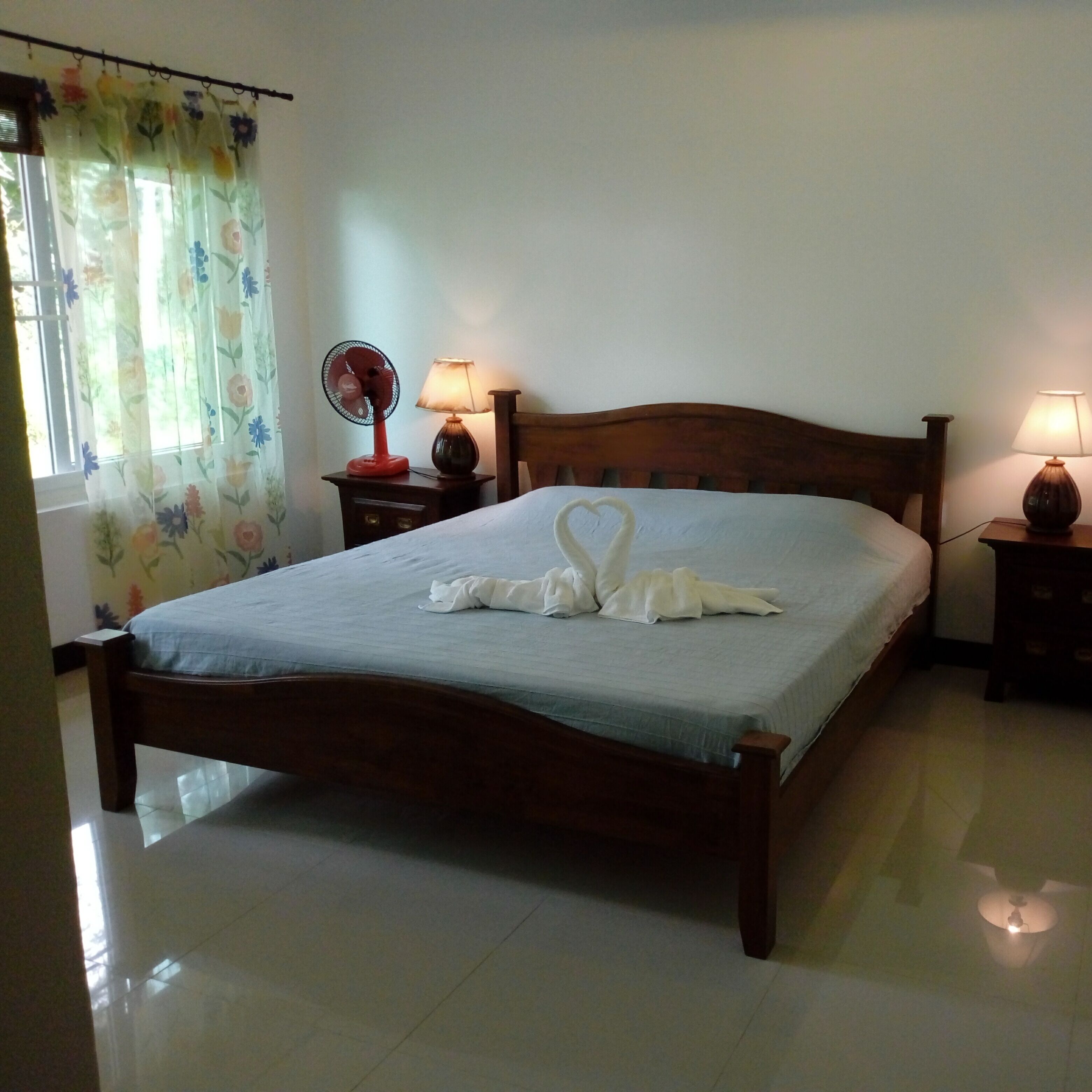 2 bedrooms, iron/ironing board, WiFi