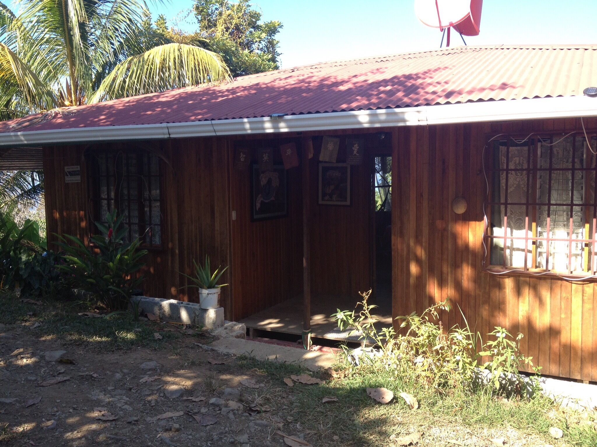 Nice ocean view Wooden  house, walking distance to Envision Festival 20174 ppl