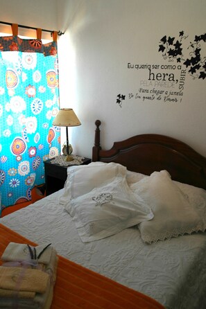 3 habitaciones, tabla de planchar con plancha, wifi y ropa de cama 