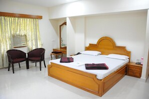 4 عدّة غرف نوم وملاءات أسرّة