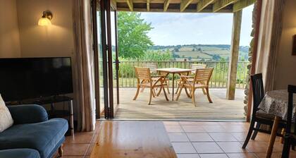 A charming ground-floor cottage with scenic valley views