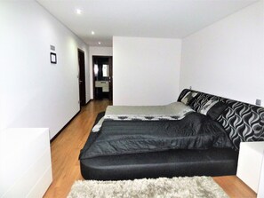 3 chambres, fer et planche à repasser, Wi-Fi gratuit, draps fournis