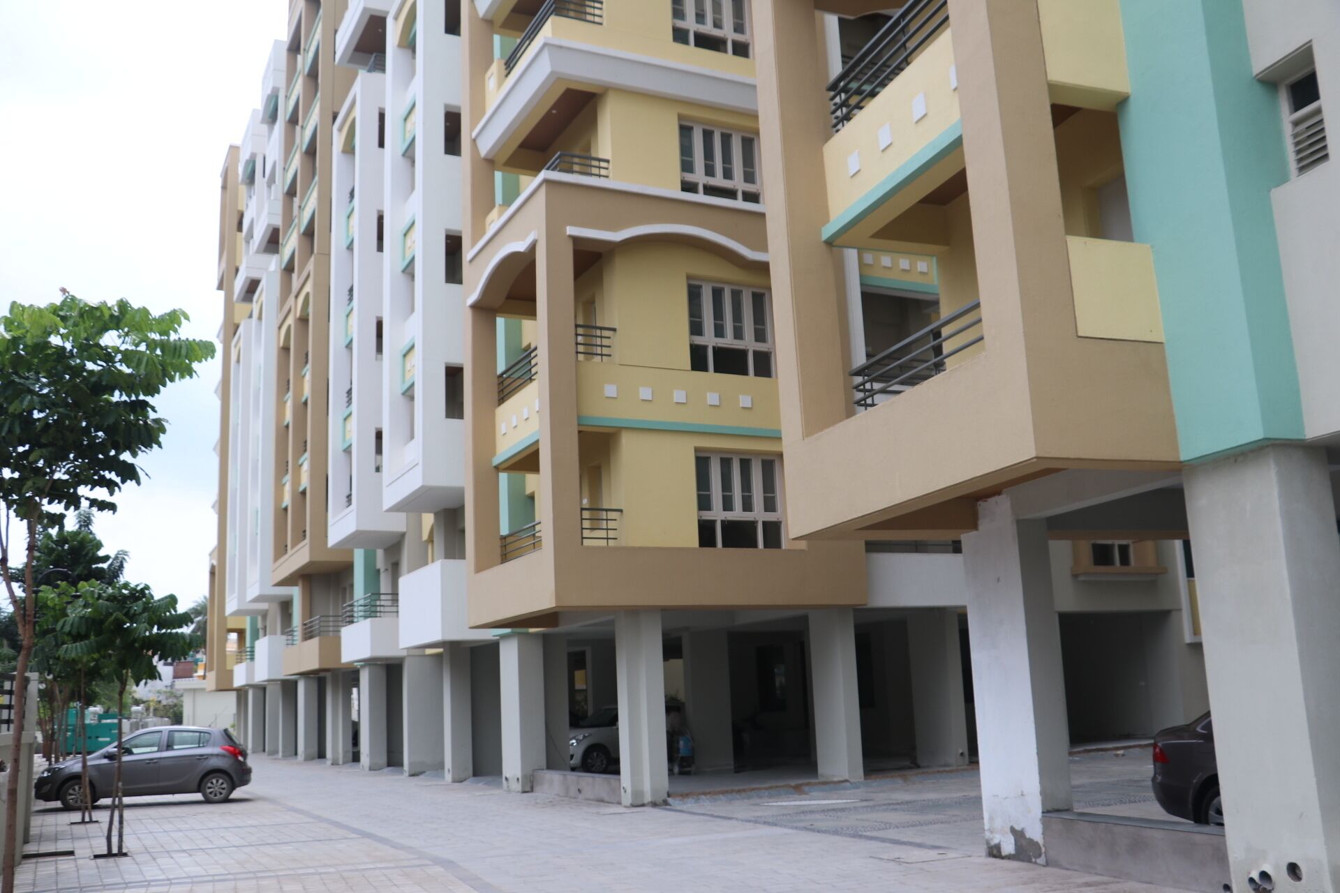 Royal orchid 1bhk lake end suite