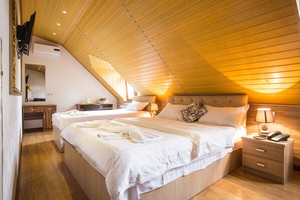 Deluxe Double Room | Minibar, soundproofing, iron/ironing board, free WiFi - Hotel Garden House (Tbilisi)