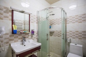 Bathroom - Hotel Garden House (Tbilisi)