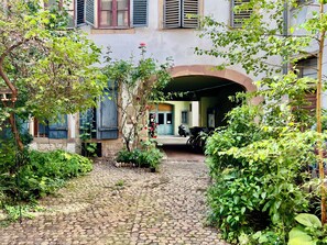 Exterior - Cosy groundfloor appartment in the heart of Strasbourg, with 2 bikes.  (Strasbourg)