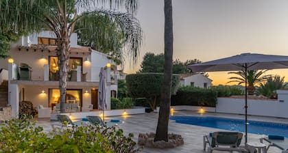 Villa de 3 dormitorios y 3 baños con piscina privada en Moraira.