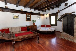 4 dormitorios, tabla de planchar con plancha, Internet y ropa de cama