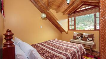 3 quartos, cofres nos quartos, escrivaninha